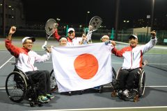 銅メダル獲得を決め、喜ぶ日本クアードチーム