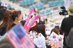 会場の江陵ホッケーセンターは1万人収容。来場者は韓国だけでなく、ライバルにも声援を送っていた