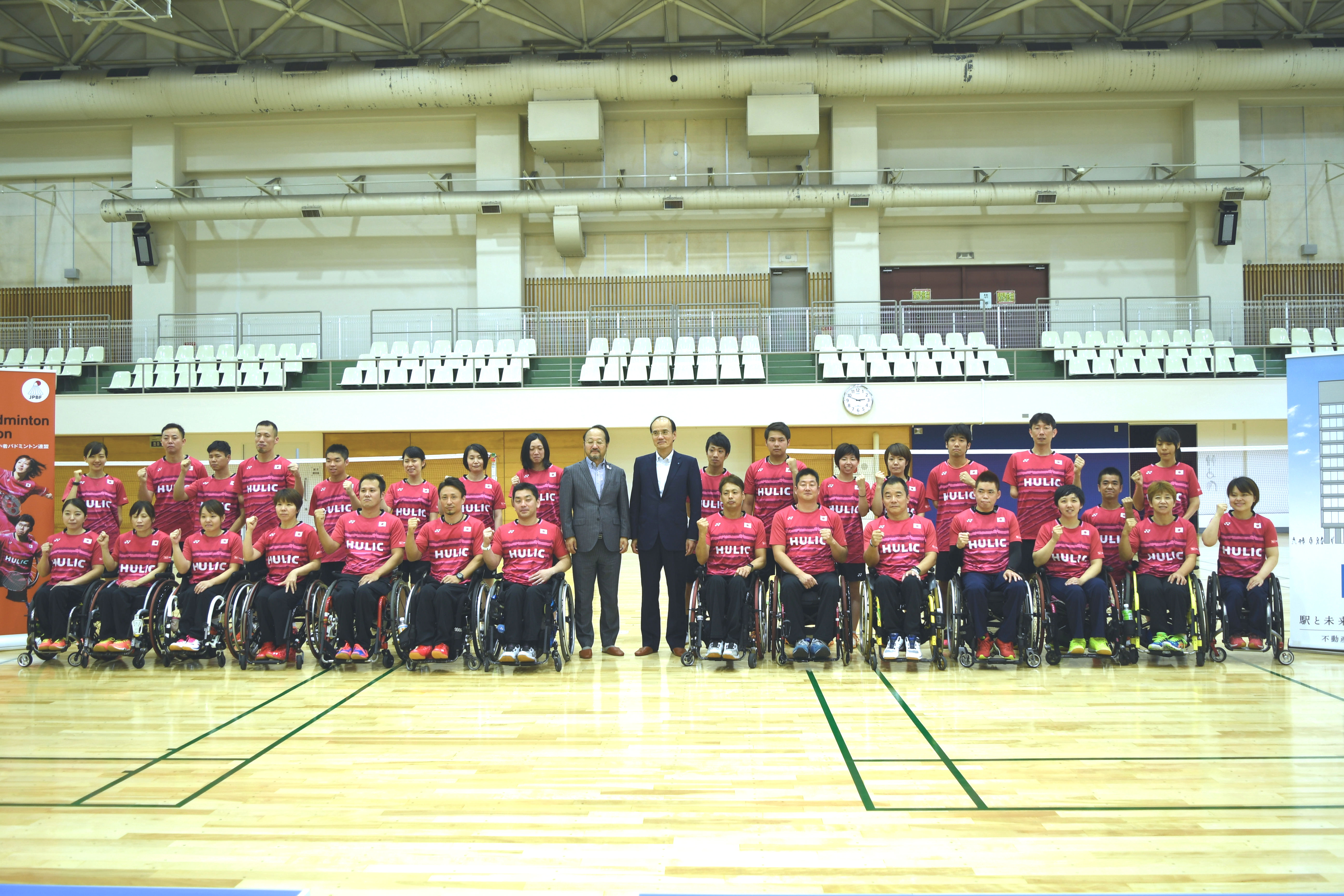 パラバドミントン選手専用のヒューリック西葛西体育館のお披露目式に参加した選手たち