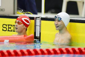 男子50mバタフライ（S5）で優勝した田中（右）と
2位の日向＝日本ガイシアリーナ（撮影／植原義晴）