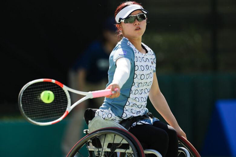 シングルス準々決勝でストレート勝ちをおさめた高室侑舞＝モリタテニスセンター靱（撮影／植原義晴）