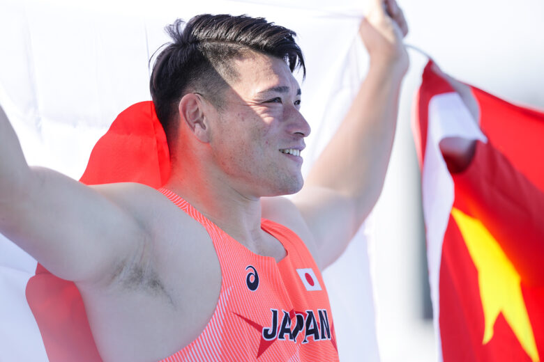 男子円盤投でライバルを圧倒し、金メダルを獲得した湯上＝駒沢オリンピック公園総合運動場陸上競技場（撮影／植原義晴）