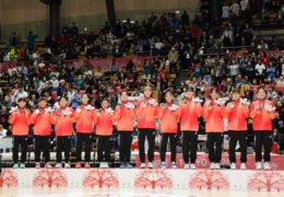 女子バスケットボール決勝でバスケ王国のアメリカを1点差で破り、初の金メダルを獲得した＝大田区総合体育館（撮影／植原義晴）