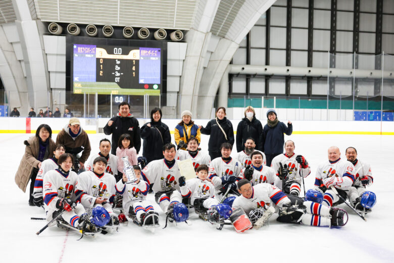 大会8連覇を飾った長野サンダーバーズ＝東京辰巳アイスアリーナ